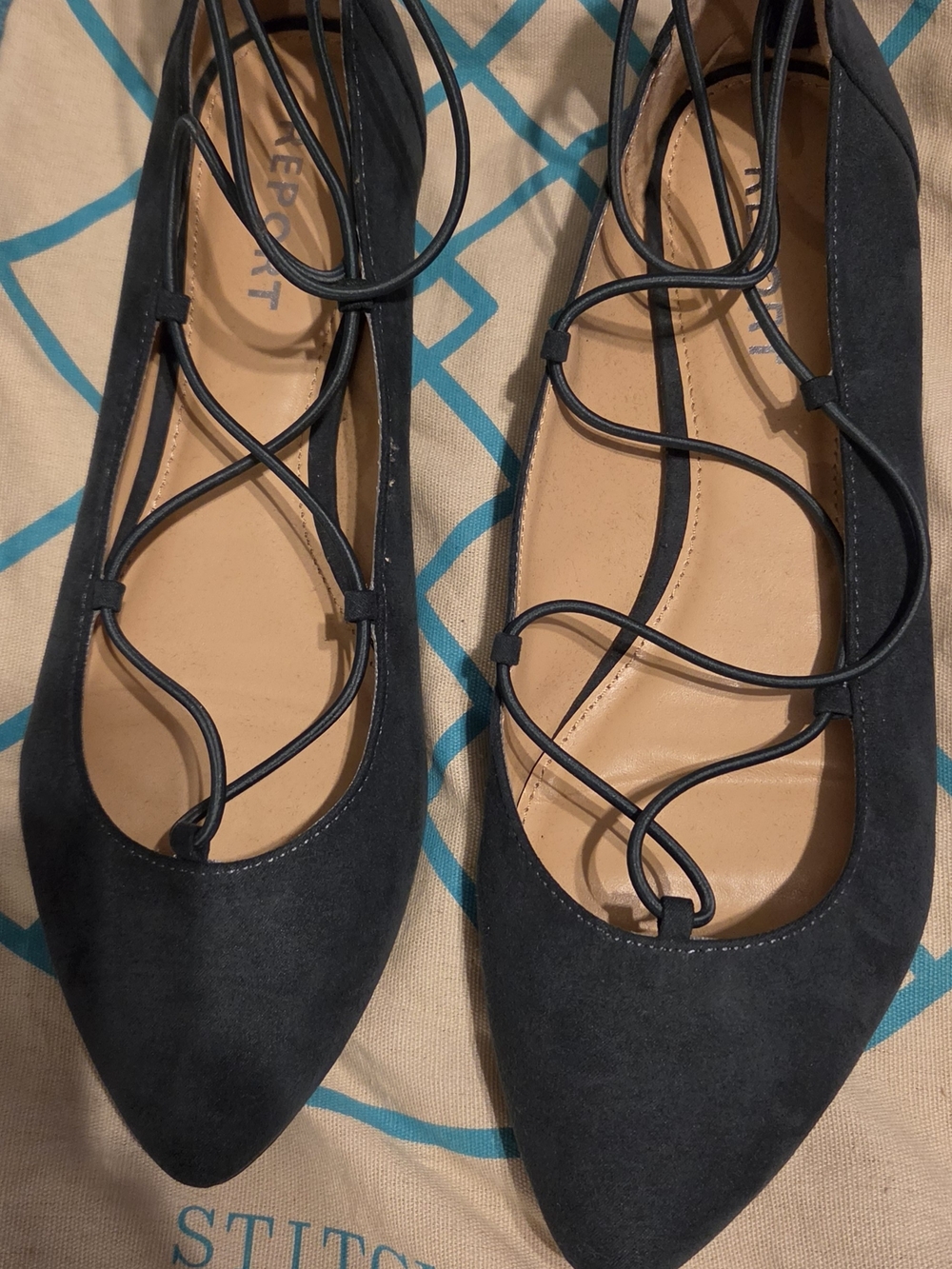 NWT Report Dark Green Lace-Up Pointed-Toe Flats